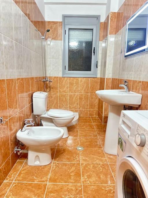 Lungomare Stay 24/7 Self Check-In Vlorë Eksteriør billede